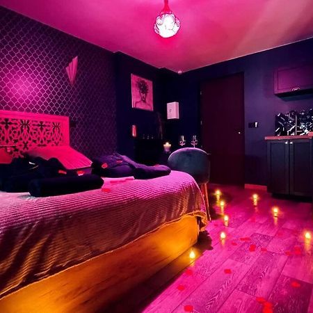 Love Room L' Orientale / Jacuzzi / Sauna Chateau-Landon Luaran gambar