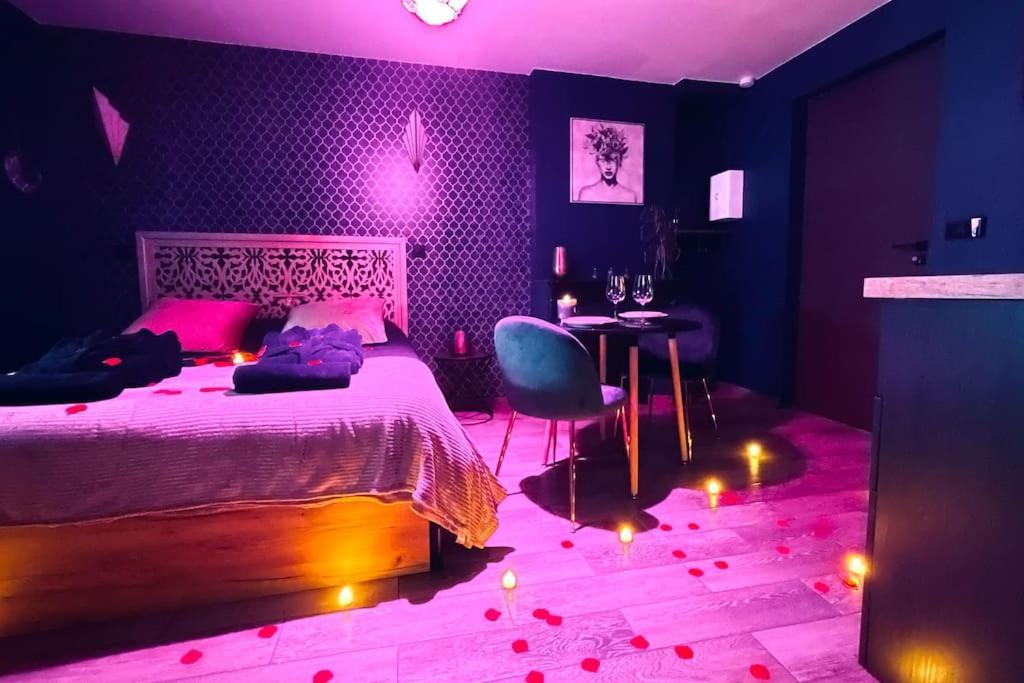 Love Room L' Orientale / Jacuzzi / Sauna Chateau-Landon Luaran gambar