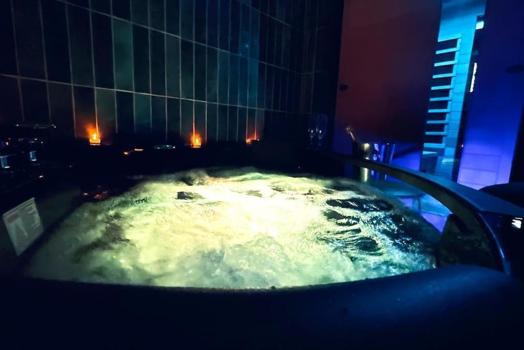 Love Room L' Orientale / Jacuzzi / Sauna Chateau-Landon Luaran gambar