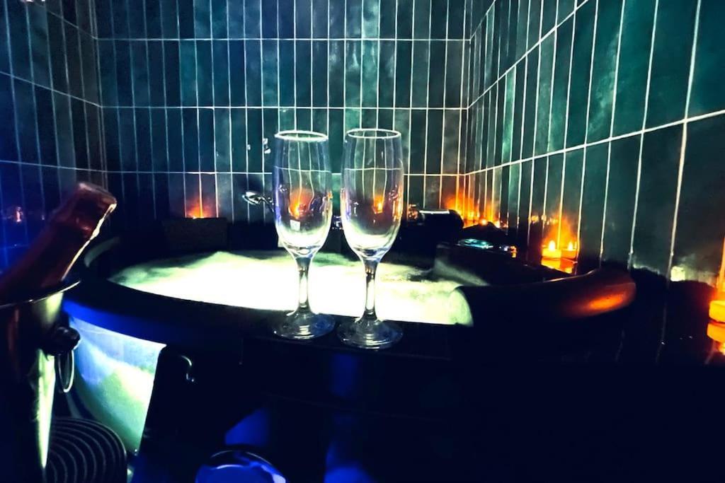 Love Room L' Orientale / Jacuzzi / Sauna Chateau-Landon Luaran gambar