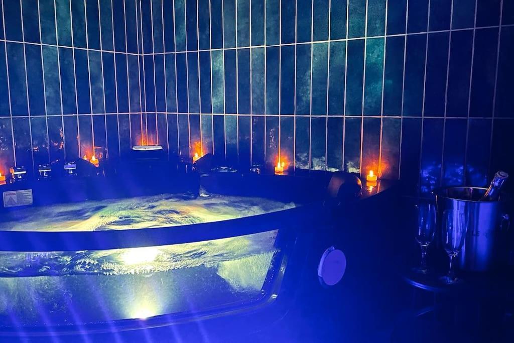 Love Room L' Orientale / Jacuzzi / Sauna Chateau-Landon Luaran gambar